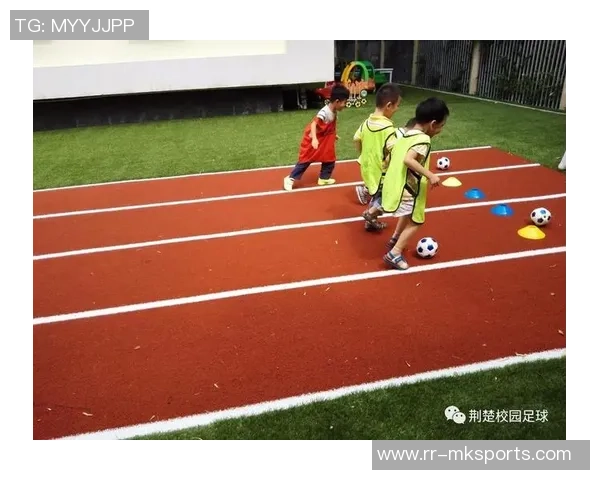 足球运动项目特点及其对身体素质和团队协作能力的影响分析